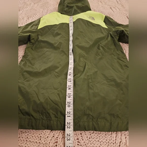 The North Face Kids Two-Tone Green Raincoat Size 7/8 Like New - Picture 8 of 8